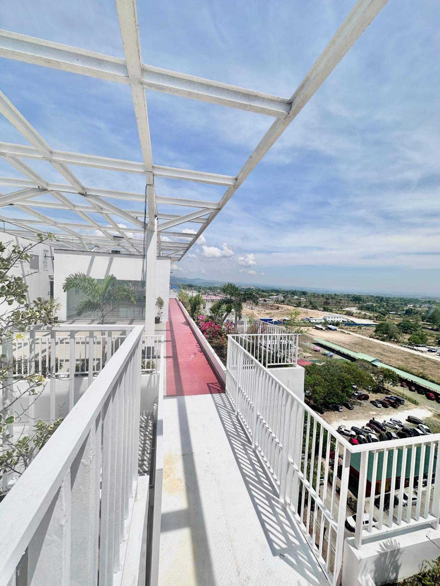 Aesthetic One Bedroom Beside Sm W Pool, Wifi And Netflix Cagayan de Oro Exterior foto