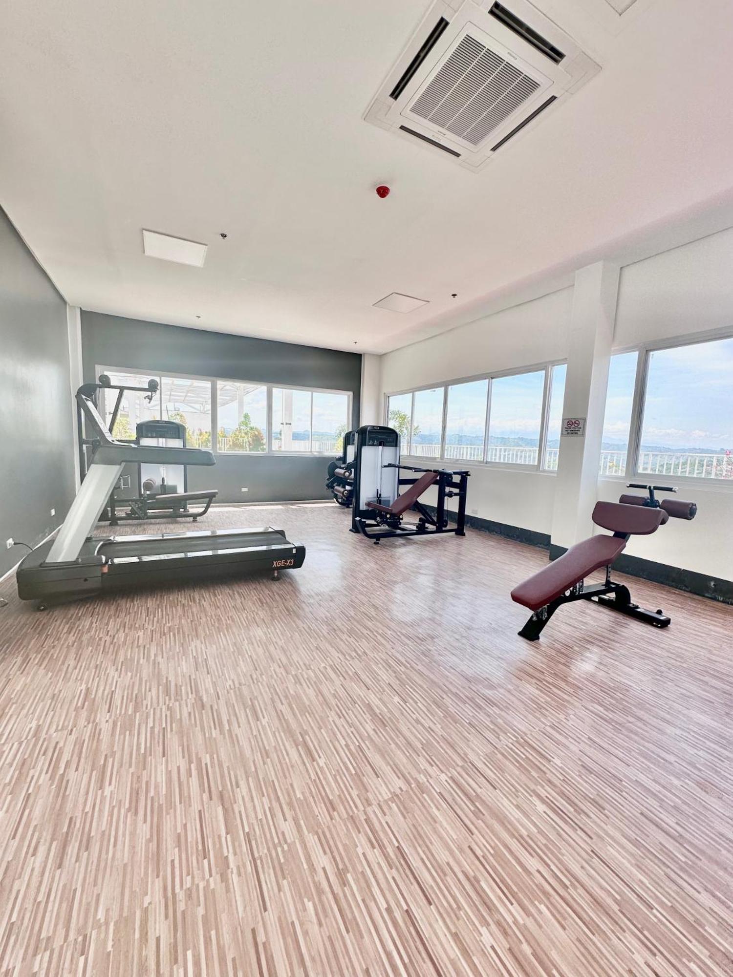 Aesthetic One Bedroom Beside Sm W Pool, Wifi And Netflix Cagayan de Oro Exterior foto
